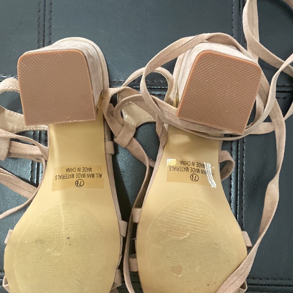 LILIANA Straps shoes size 7.5 - Picture 4 of 4